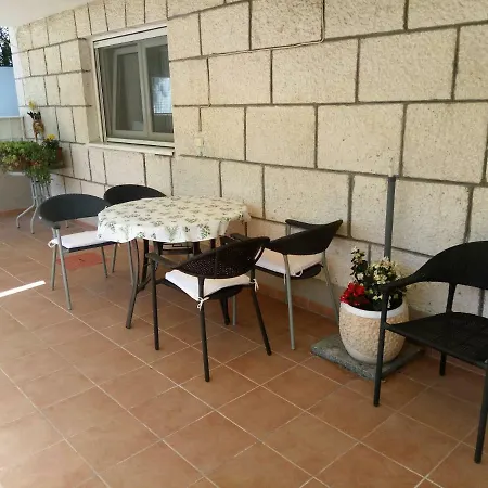 Tiha *